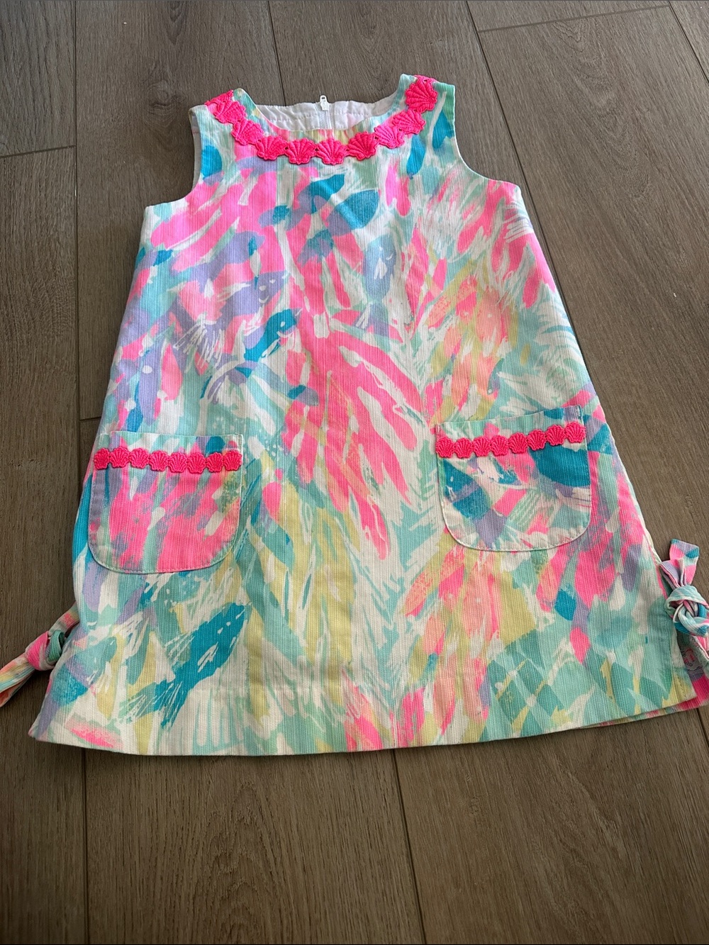 Lilly Pulitzer Sparkling Sands shift dress with pink seashell neckline size 4